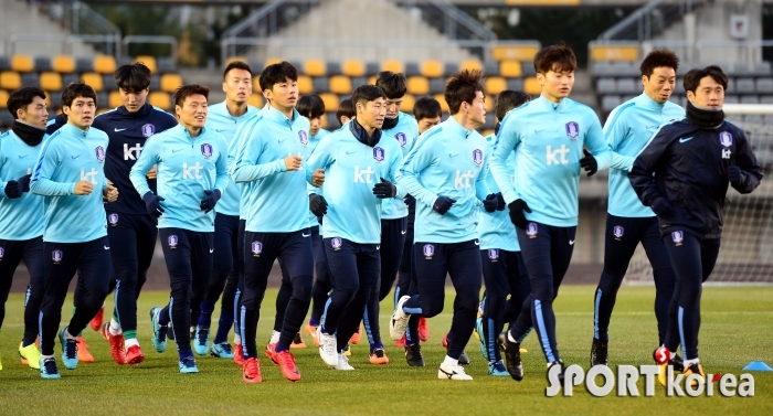 한국축구대표팀훈련171127민01.jpg