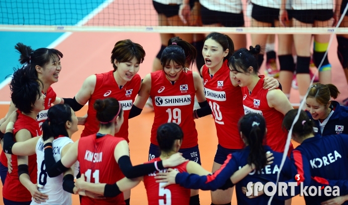 한국여자배구대표팀단체180522민01.jpg