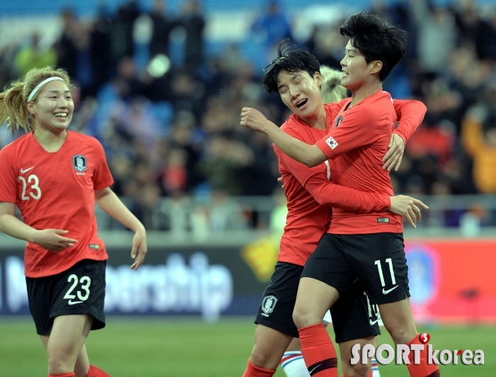 지소연한국여자축구대표팀190409민04.jpg